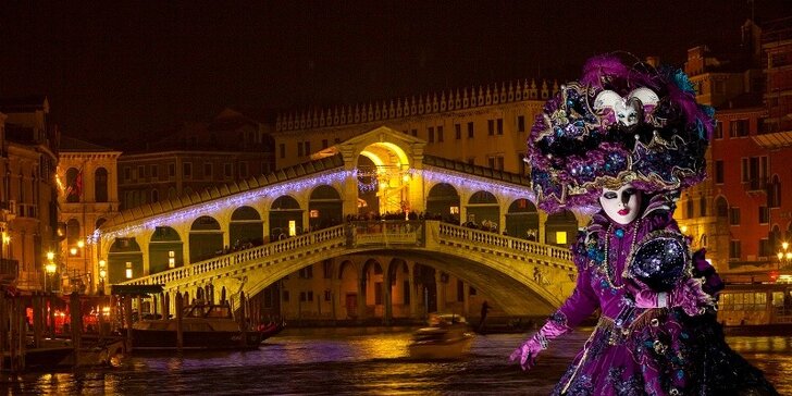 Jeden den na velkolepém karnevalu v Benátkách