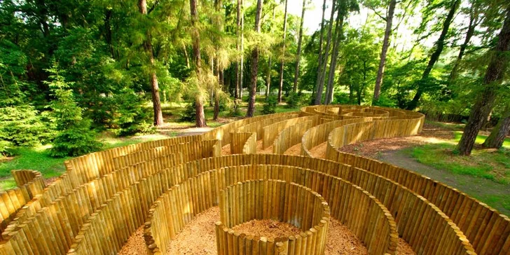 Zámecký pobyt: jídlo, bazén, sauna i zámecký park s unikátním labyrintáriem