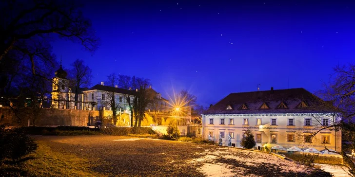 Zámecký pobyt: dobré jídlo, zámecký park s unikátním labyrintáriem i bazén