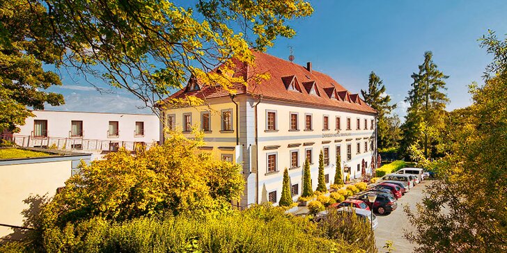 Podzimní romance u zámku Loučeň: dobré jídlo, bazén, sauna i labyrintárium