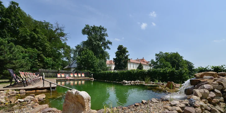 Zámecký pobyt: jídlo, bazén, sauna i zámecký park s unikátním labyrintáriem