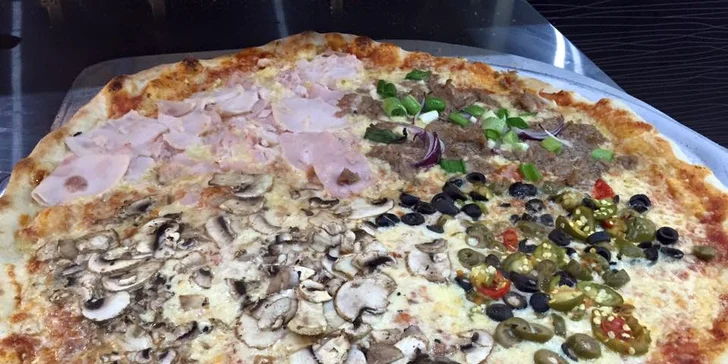 Křupavá pizza o průměru 32 či 50 cm: šunková, žampionová i tuňáková