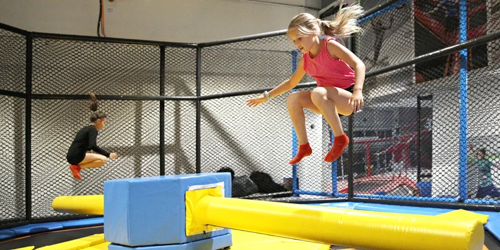 Jump Family Olomouc: hodina v trampolínovém centru se spoustou atrakcí