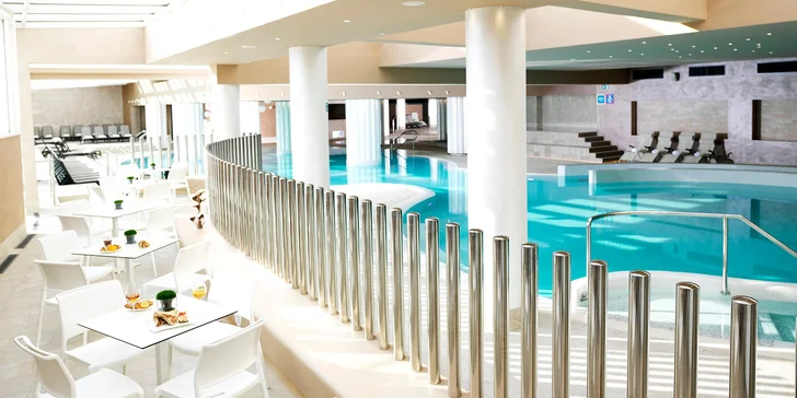 Dovolená ve slovinské Portoroži: hotel s polopenzí, termální bazény, pláž a dítě do 13 let zdarma