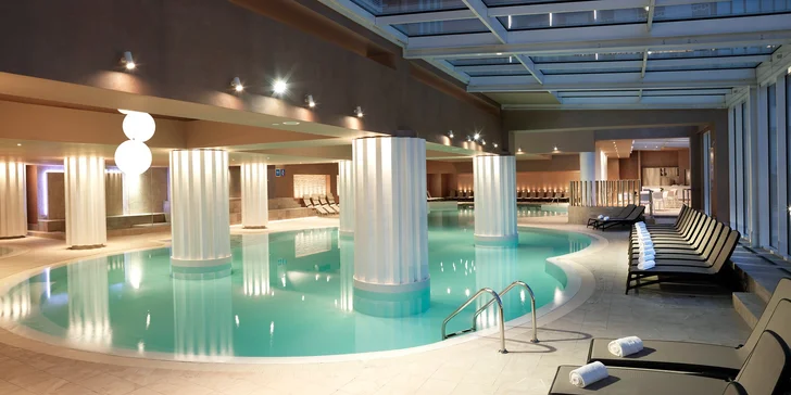 4* dovolená v Portoroži: hotel se soukromou pláží, polopenzí a bazény