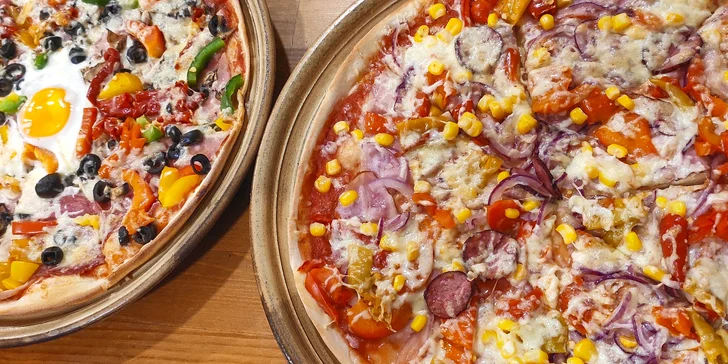 Dvě křupavé pizzy o průměru 32 cm na odnos s sebou a limonáda