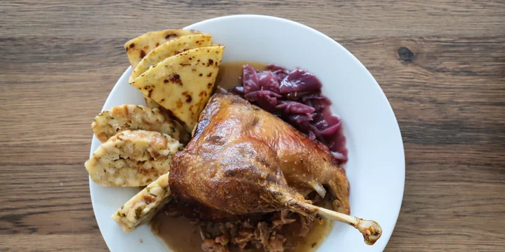 Svatomartinské tříchodové menu se sklenkou vína pro dva v restauraci Cinda