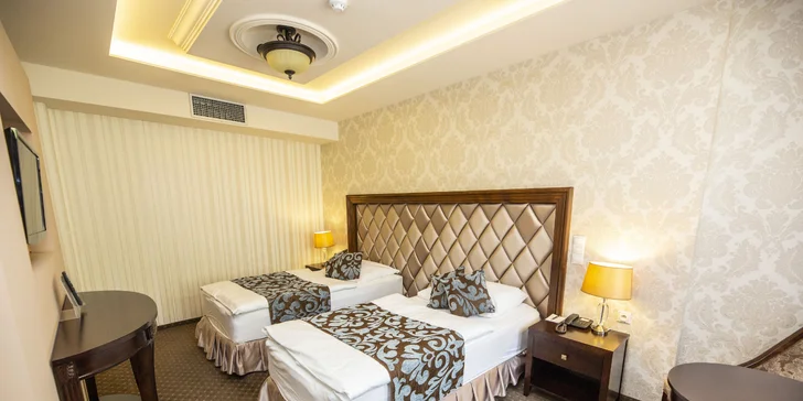 Pobyt ve 4* hotelu ve Varech: skvělé jídlo, masáž, wellness i vlastní kinosál