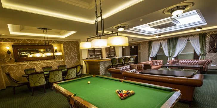 Pobyt ve 4* hotelu ve Varech: skvělé jídlo, masáž, wellness i vlastní kinosál