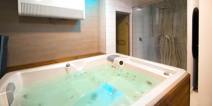 Privátní wellness jen pro vás dva: finská sauna, vířivka i lahev sektu