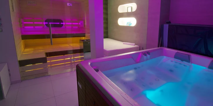 Privátní wellness jen pro vás dva: finská sauna, vířivka i lahev sektu
