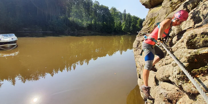 Zdolejte skály: kurz bezpečného via ferrata lezení Hluboká pro 1 osobu