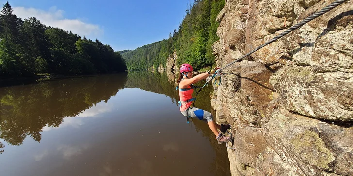 Zdolejte skály: kurz bezpečného via ferrata lezení Hluboká pro 1 osobu