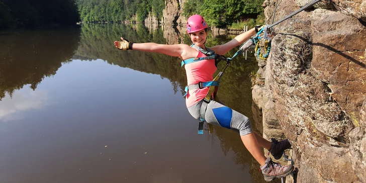 Zdolejte skály: kurz bezpečného via ferrata lezení Hluboká pro 1 osobu