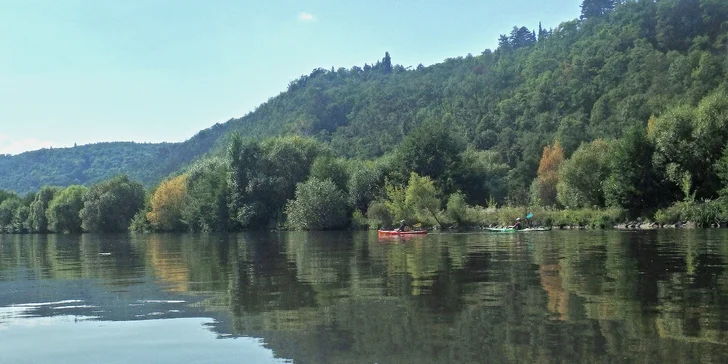 Zažijte Prahu z vody: tříhodinový výlet na kajaku na Vltavě pro 1 i 2 osoby