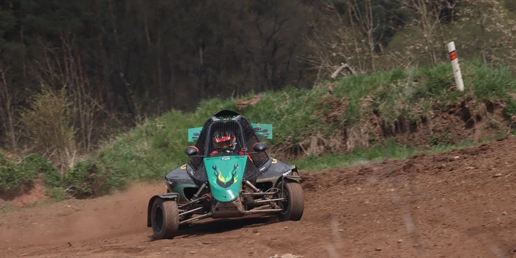 S větrem o závod: 5–10 kol jako pilot v závodní buggy na profesionální trati