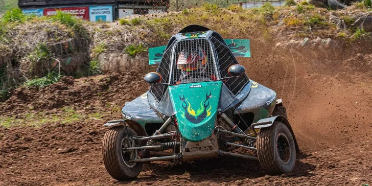 S větrem o závod: 5–10 kol jako pilot v závodní buggy na profesionální trati