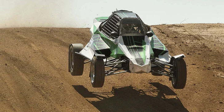 Jízda v závodní super buggy s výkonem 400 koní: 5–10 kol na profesionální trati