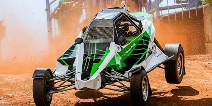 Jízda v závodní super buggy s výkonem 400 koní: 5–10 kol na profesionální trati