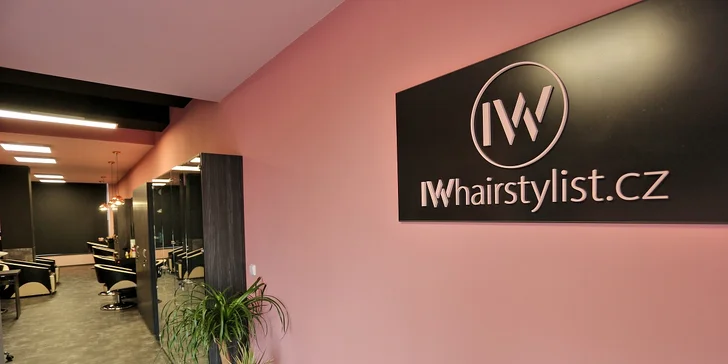 Precizní střih i dobarvování odrostů i barvení pro všechny délky vlasů