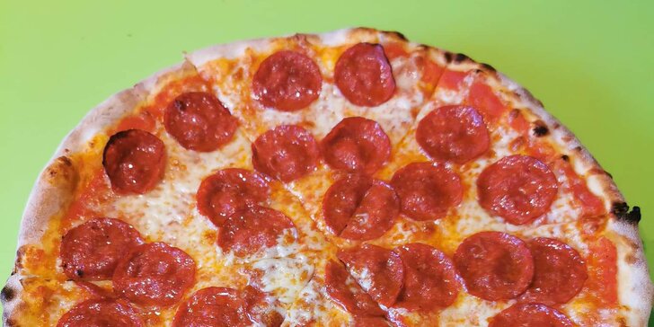 Pizza o průměru 32 cm včetně krabice na odnos s sebou