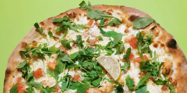 Pizza o průměru 32 cm včetně krabice na odnos s sebou