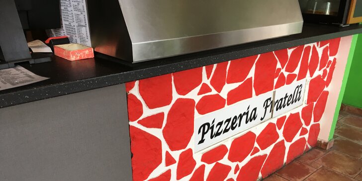Pizza o průměru 32 cm včetně krabice na odnos s sebou