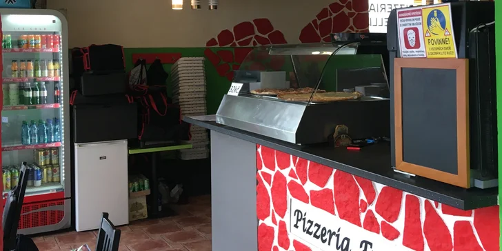 Pizza o průměru 32 cm včetně krabice na odnos s sebou