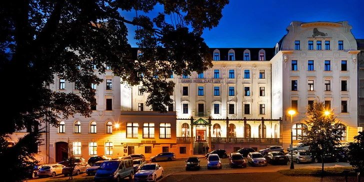 Hotel stojí v historickom srdci mesta, hneď vedľa parku a zámku.