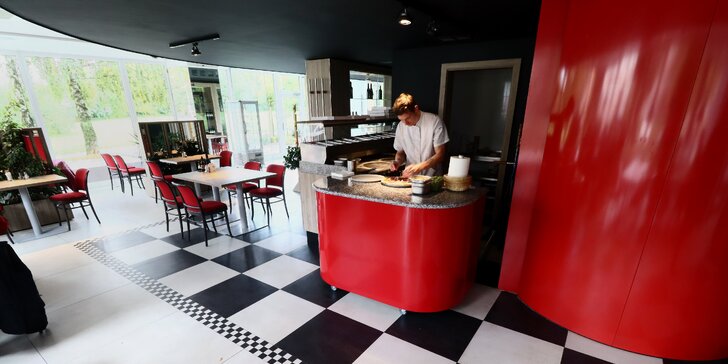 Italská restaurace La Strada: 1000 Kč na jídlo i pití a k tomu dva zákusky
