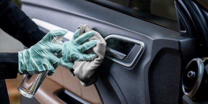 Mobilní čištění interiéru vozidla i tepování či dezinfekce ozónem