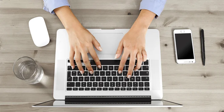 Psaní všemi deseti: 10 lekcí online kurzu pro úplné začátečníky