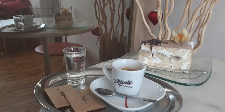 Sladké chvíle ve Vršovicích: Báječný zákusek a nápoj podle vašeho gusta