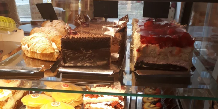 Sladké chvíle ve Vršovicích: Báječný zákusek a nápoj podle vašeho gusta