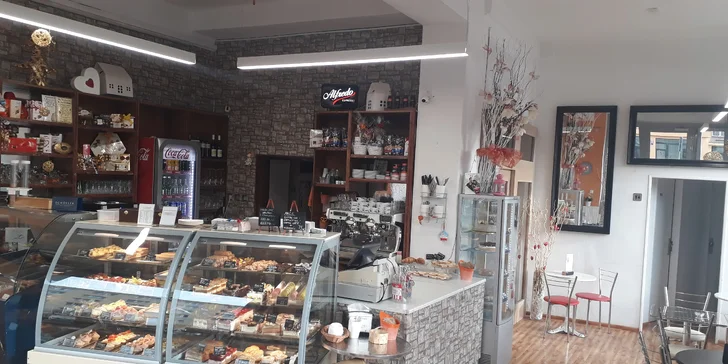 Sladké chvíle ve Vršovicích: Báječný zákusek a nápoj podle vašeho gusta