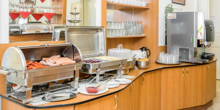 V ceně pobytu máte zajištěné snídaně, které se podávají formou bohatého bufetu v hotelové restauraci.