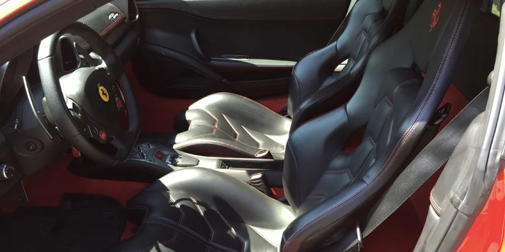 Zkroťte až 640 koní Lamborghini Huracan a Ferrari 458 Italia: 15 minut až 3 hodiny včetně paliva a pojištění