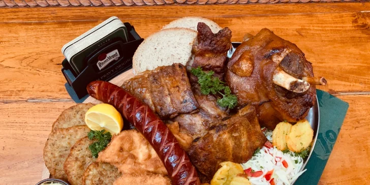 Degustační masové menu až pro 6 osob: žebra, koleno, řízky i klobása