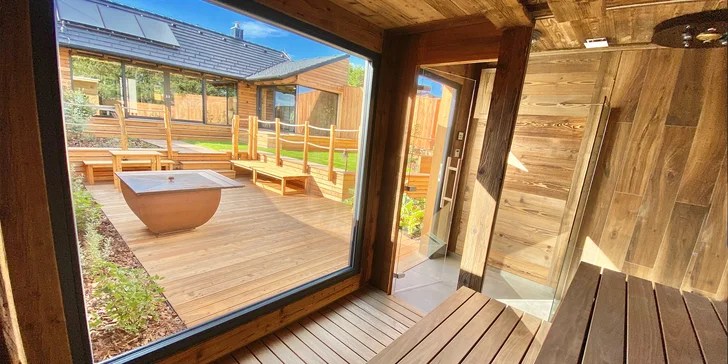 3 hodiny v luxusním wellness apartmánu pro 2–4 osoby: sauna, vířivka, jezírko a naprosté soukromí