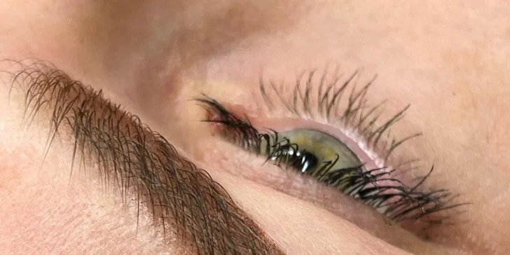 Udělejte něco jen pro sebe: permanentní make-up obočí a rtů