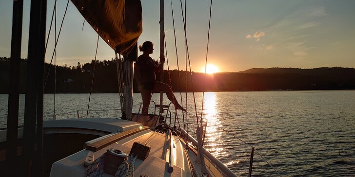 Jeden či dva dny kurzu jachtingu na Orlíku: výuka, cvičná plavba i zkouška praktických dovedností