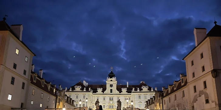 Skvělý relax v Lednici: hotel u zámku, snídaně, víno, vířivka i sauna