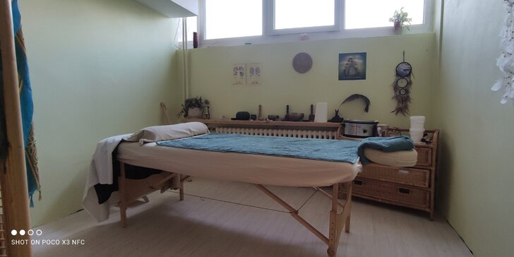 Masáž dle výběru: lávové kameny nebo čínská s reflexní masáží chodidel