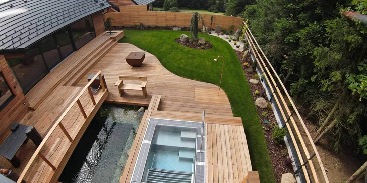 3 hodiny v luxusním wellness apartmánu pro 2–4 osoby: sauna, vířivka, jezírko a naprosté soukromí