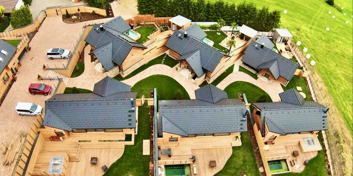 3 hodiny v luxusním wellness apartmánu pro 2–4 osoby: sauna, vířivka, jezírko a naprosté soukromí