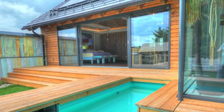 3 hodiny v luxusním wellness apartmánu pro 2–4 osoby: sauna, vířivka, jezírko a naprosté soukromí