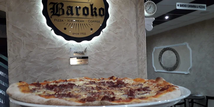 Křupavá pizza o průměru 32 či 50 cm: šunková, žampionová i tuňáková