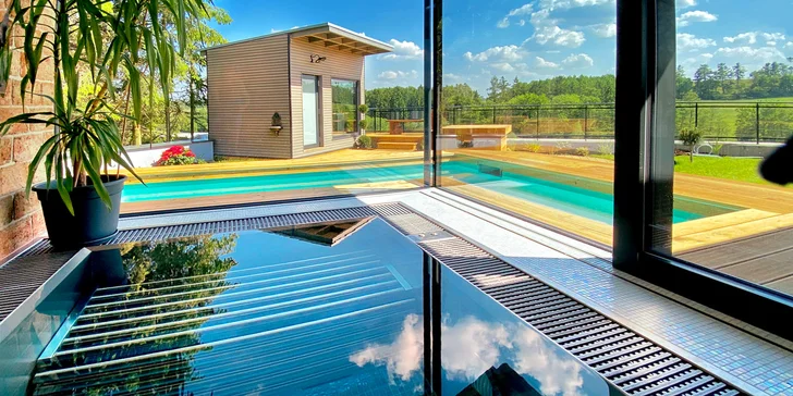 3 hodiny v luxusním wellness apartmánu pro 2–4 osoby: sauna, vířivka, jezírko a naprosté soukromí