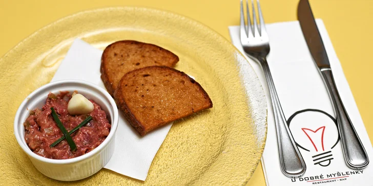 5chodové degustační menu u náplavky: tatarák, kachní rillettes a hovězí ragú i lahev vína