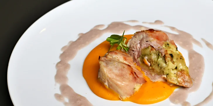 5chodové degustační menu u náplavky pro dva: dančí ragú, vepřové rillettes, roastbeef i lívance